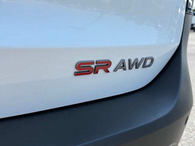 2025 Nissan Kicks SR Image 14 of 32