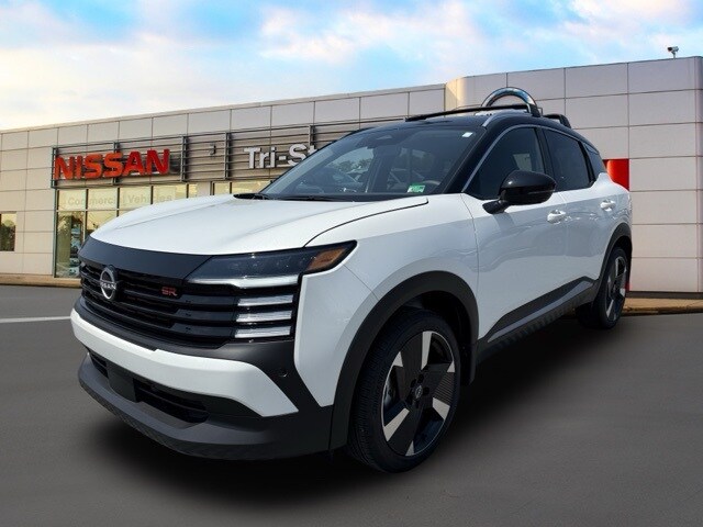 2025 Nissan Kicks SR Image 1 of 32