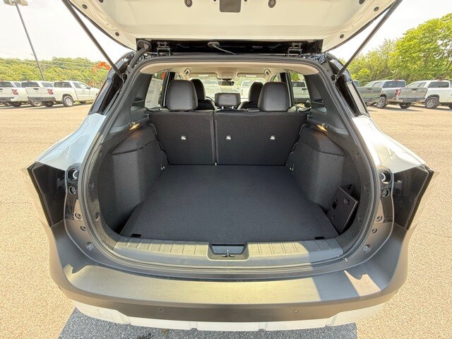 2025 Nissan Kicks SR Image 15 of 32