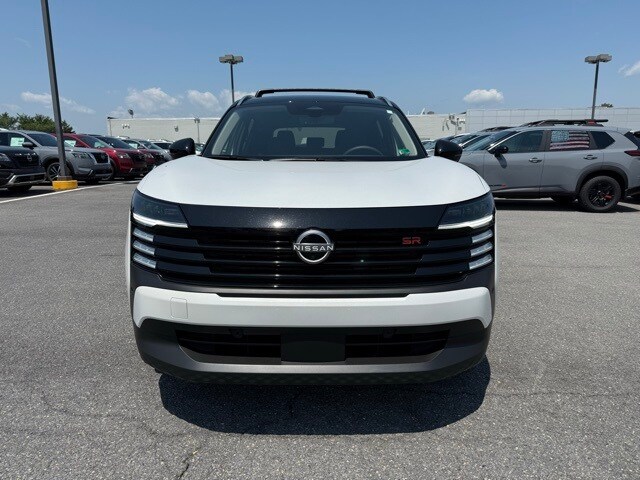 2025 Nissan Kicks SR Image 3 of 32