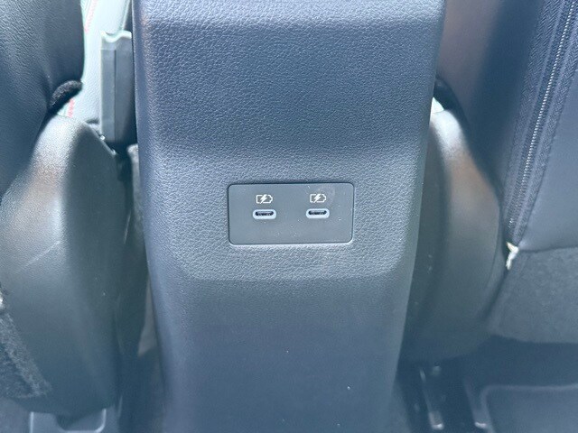 2025 Nissan Kicks SR Image 17 of 32