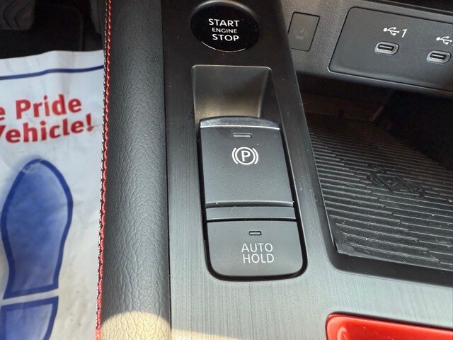 2025 Nissan Kicks SR Image 30 of 32