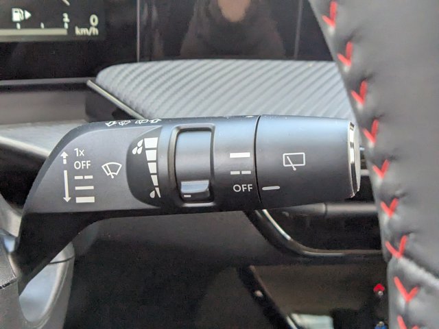 Vehicle image 21 of 26