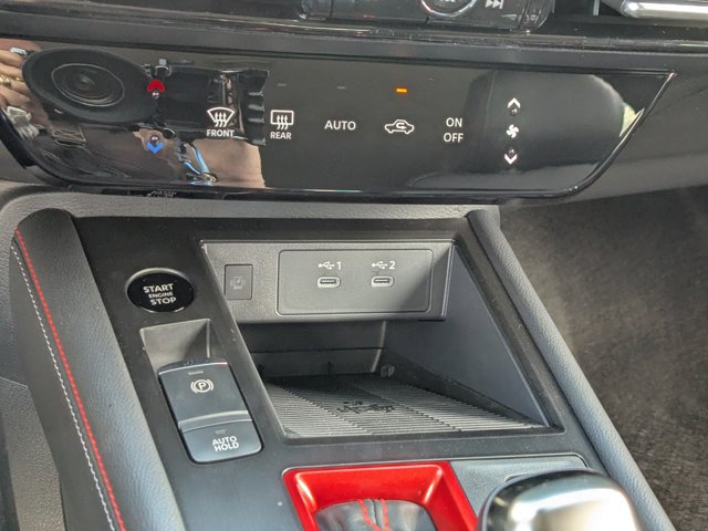 Vehicle image 15 of 26
