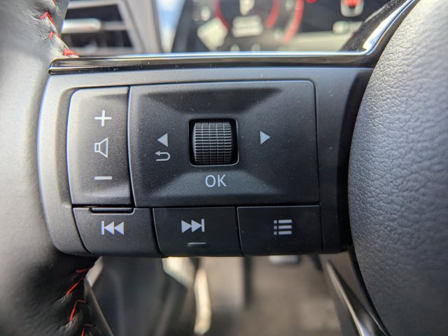 Vehicle image 17 of 26