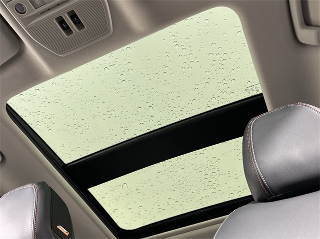 Vehicle image 21 of 25