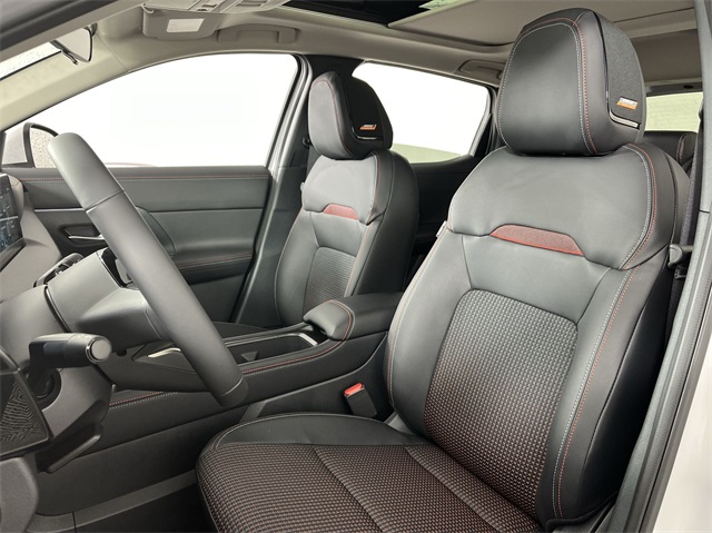 Vehicle image 11 of 25