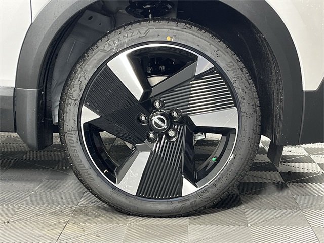 Vehicle image 10 of 25