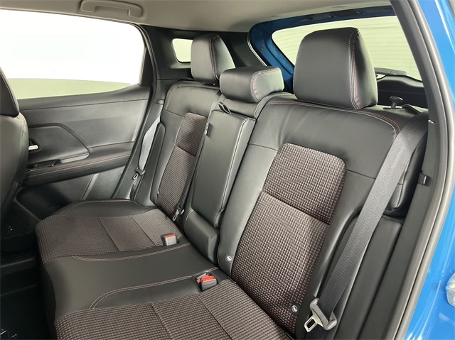 Vehicle image 21 of 25