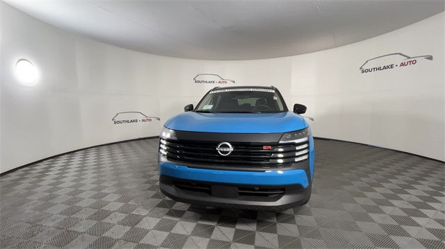 Vehicle image 2 of 25