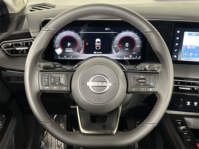 Vehicle image 14 of 25