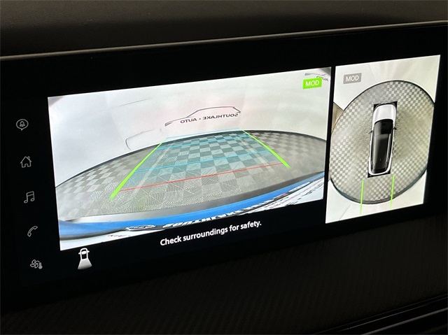 Vehicle image 17 of 25