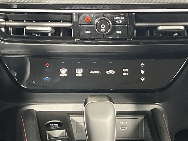 Vehicle image 18 of 25