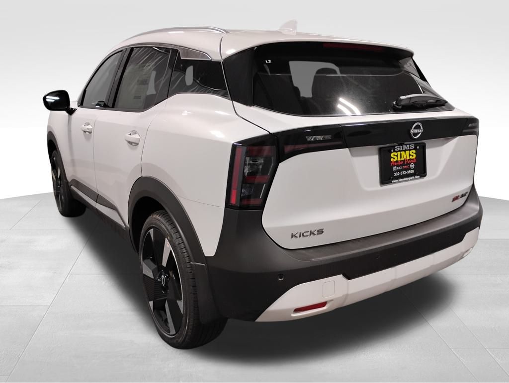Vehicle image 7 of 39