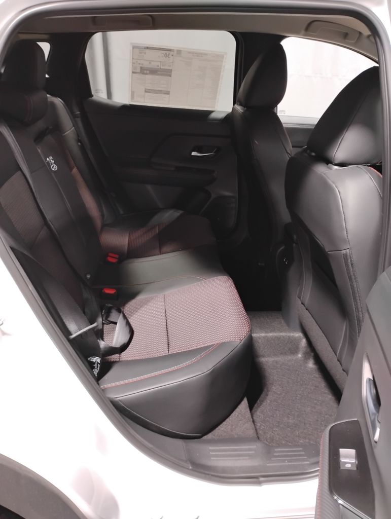 Vehicle image 13 of 39