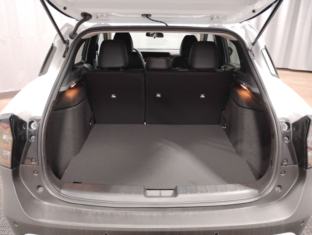 Vehicle image 14 of 39