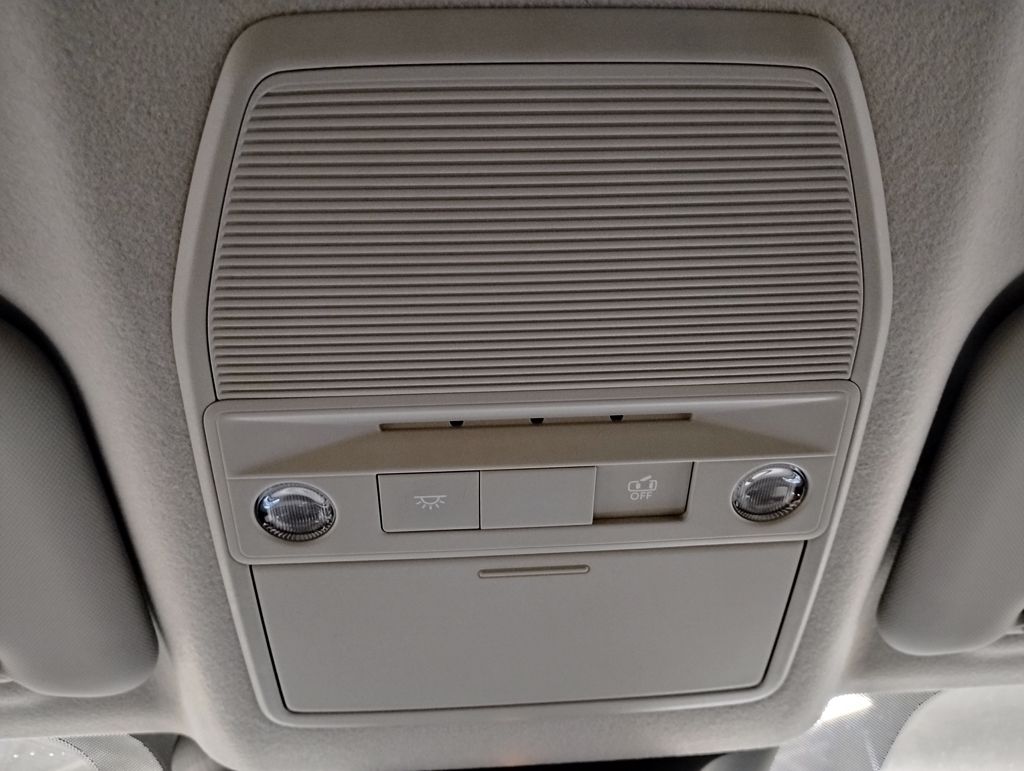 Vehicle image 23 of 39