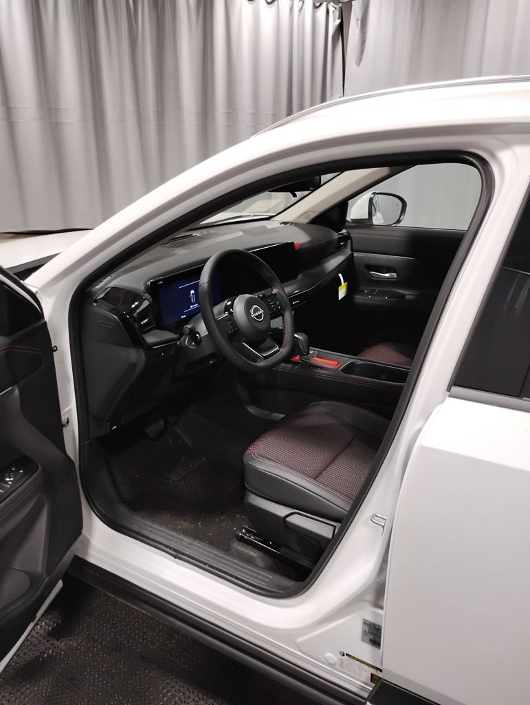 Vehicle image 10 of 39