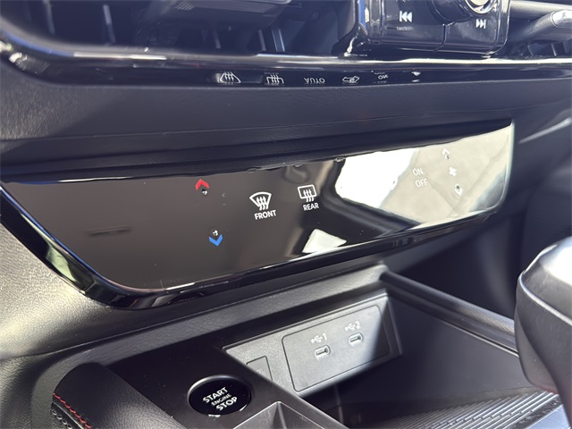 2025 Nissan Kicks SR Image 30 of 31