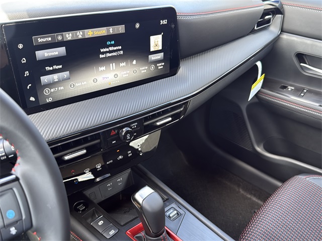 2025 Nissan Kicks SR Image 25 of 31