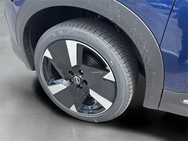 2025 Nissan Kicks SR Image 9 of 31