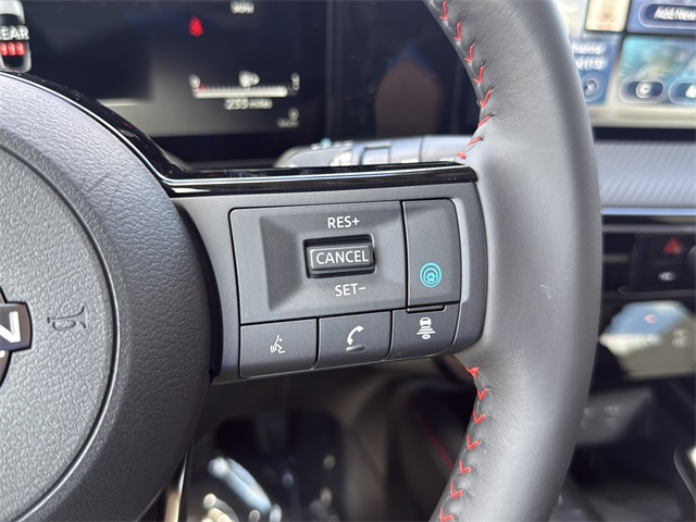 2025 Nissan Kicks SR Image 14 of 31