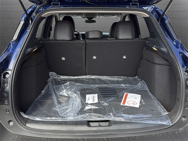 2025 Nissan Kicks SR Image 10 of 31