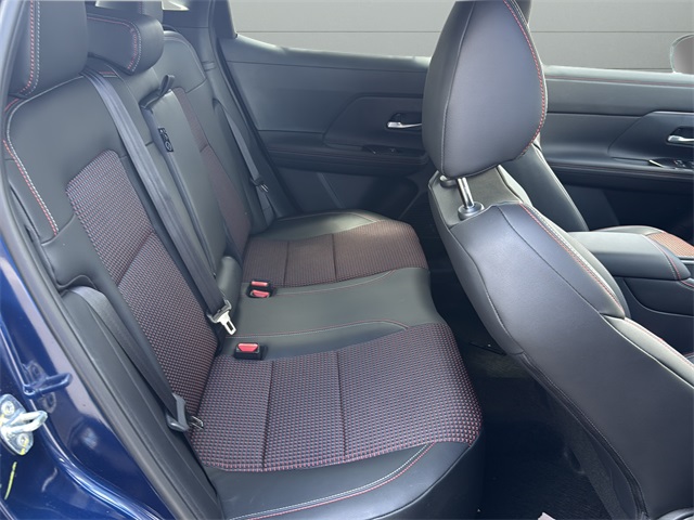 2025 Nissan Kicks SR Image 11 of 31