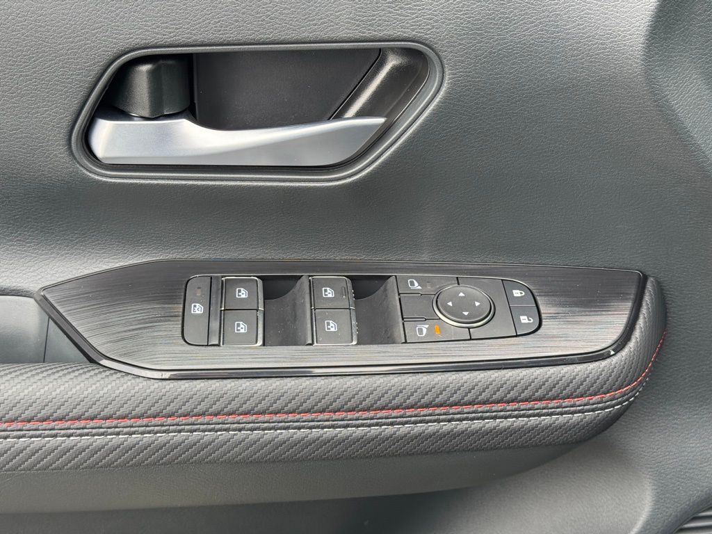 Vehicle image 13 of 22