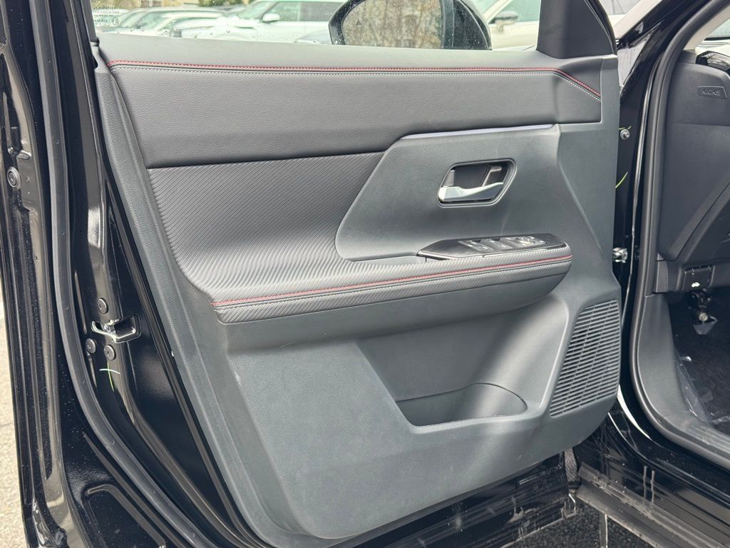 Vehicle image 18 of 22