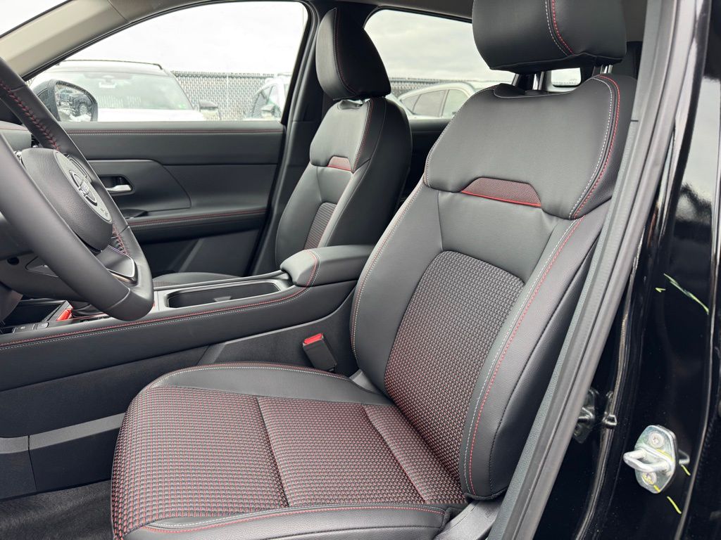 Vehicle image 14 of 22