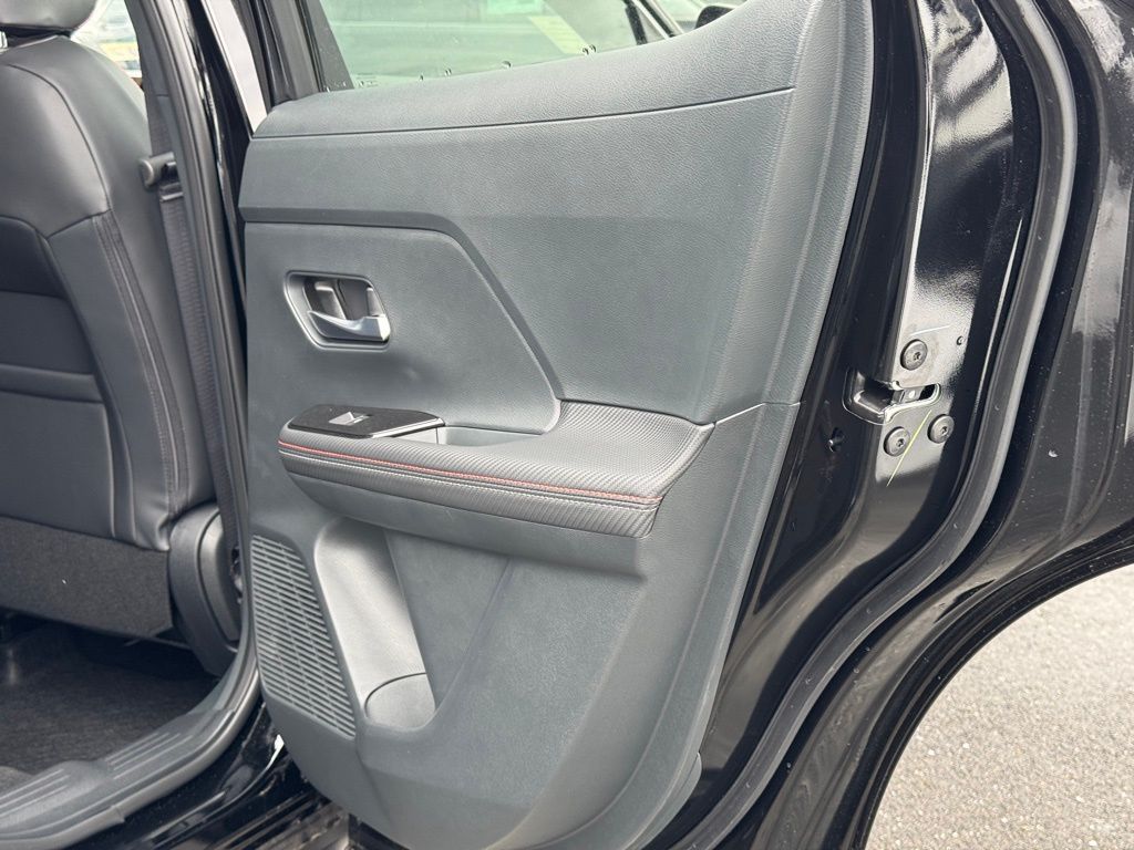 Vehicle image 19 of 22
