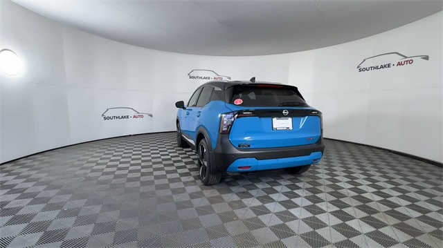 Vehicle image 8 of 25