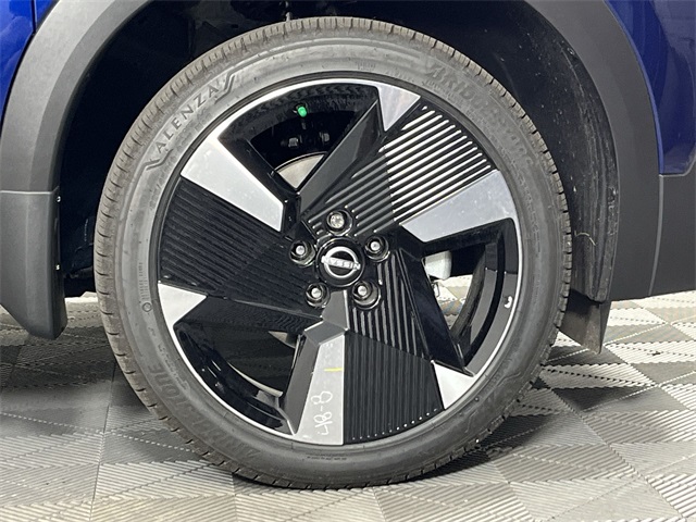 Vehicle image 10 of 25