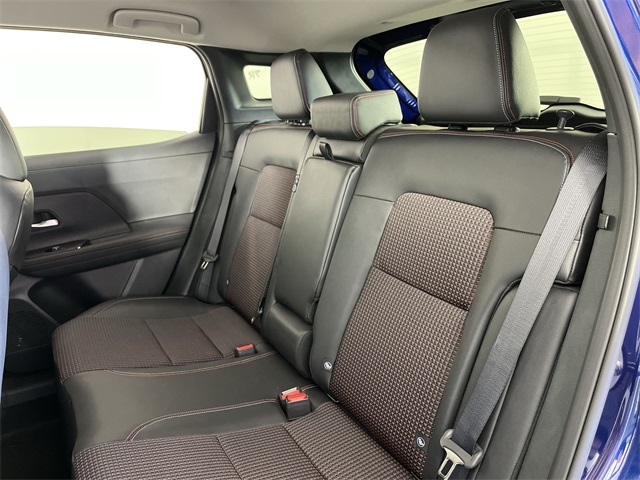 Vehicle image 21 of 25