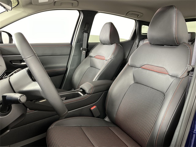 Vehicle image 11 of 25