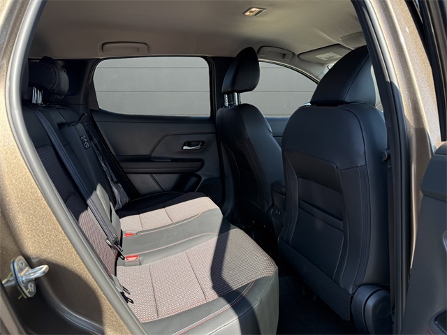 2025 Nissan Kicks SR Image 11 of 31