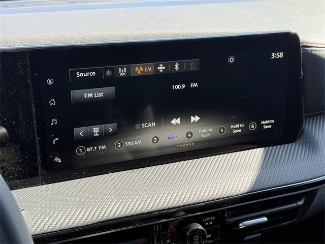 2025 Nissan Kicks SR Image 17 of 31