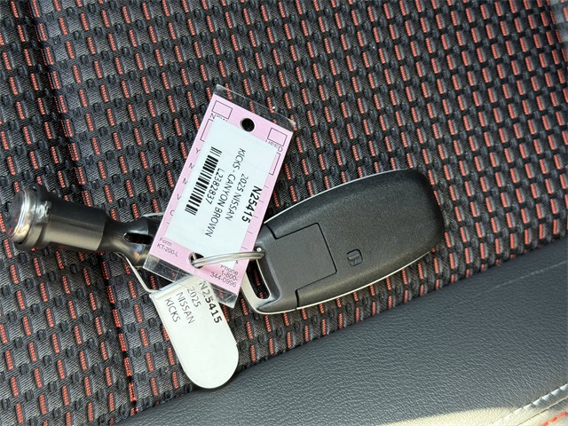 2025 Nissan Kicks SR Image 21 of 31