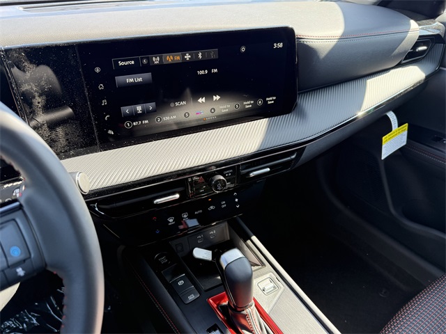 2025 Nissan Kicks SR Image 27 of 31