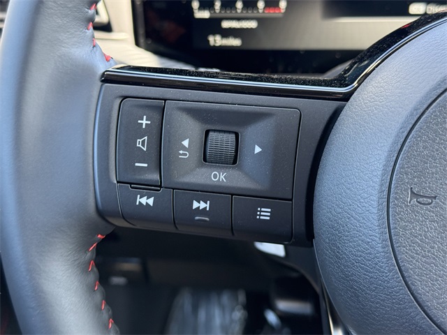 2025 Nissan Kicks SR Image 26 of 31