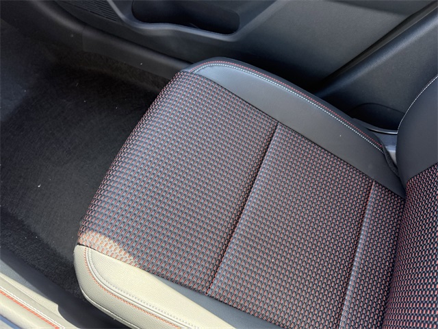 2025 Nissan Kicks SR Image 28 of 31