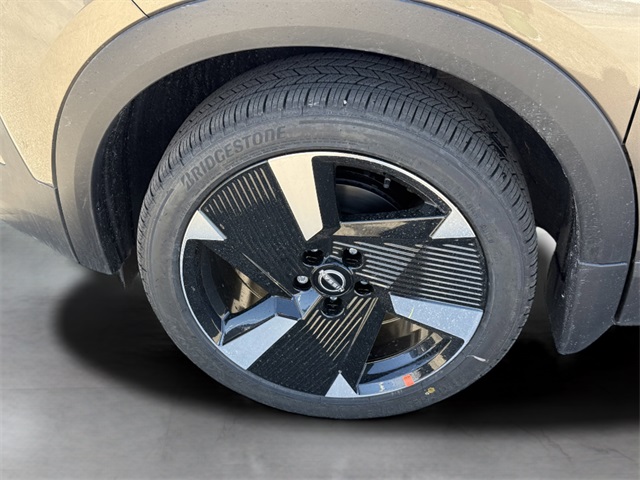 2025 Nissan Kicks SR Image 9 of 31