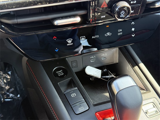 2025 Nissan Kicks SR Image 24 of 31