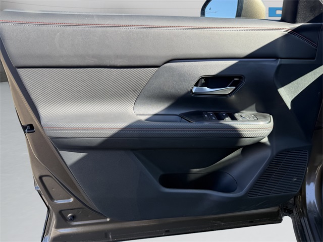 2025 Nissan Kicks SR Image 20 of 31