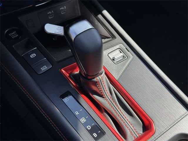 2025 Nissan Kicks SR Image 19 of 31