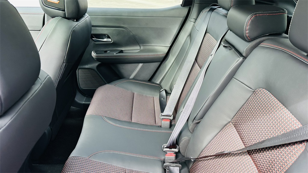 Vehicle image 10 of 30