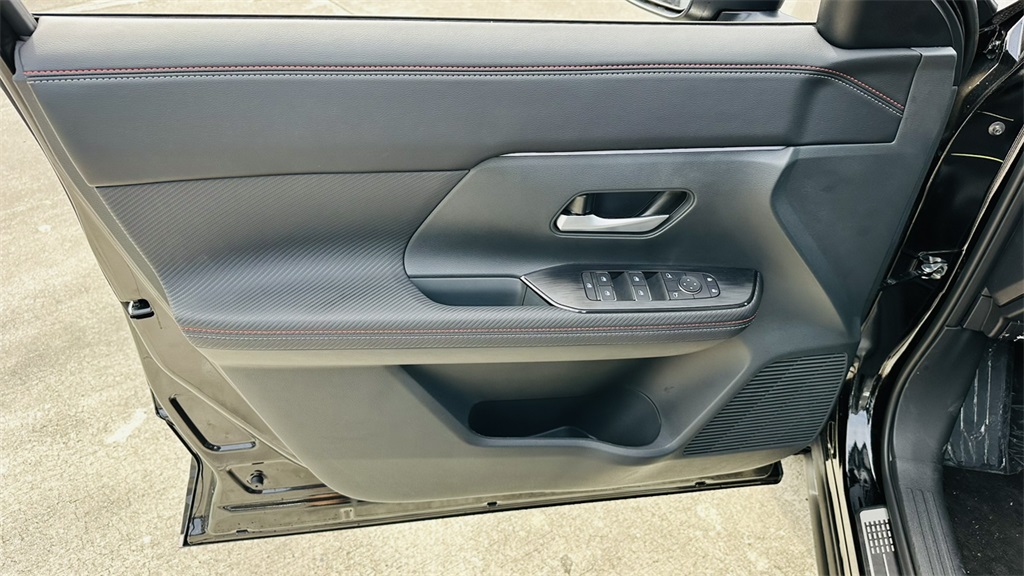 Vehicle image 22 of 30