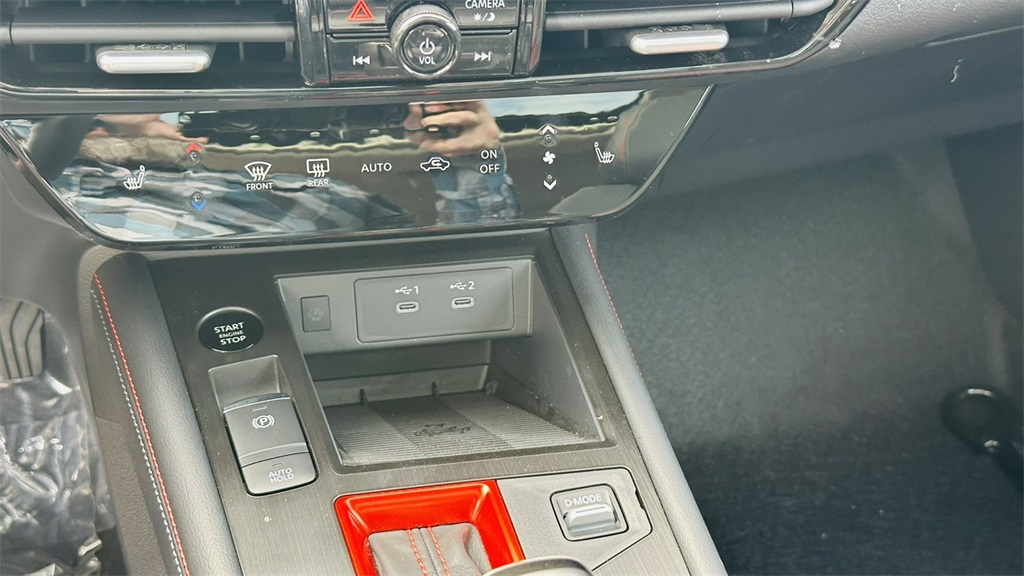Vehicle image 25 of 30