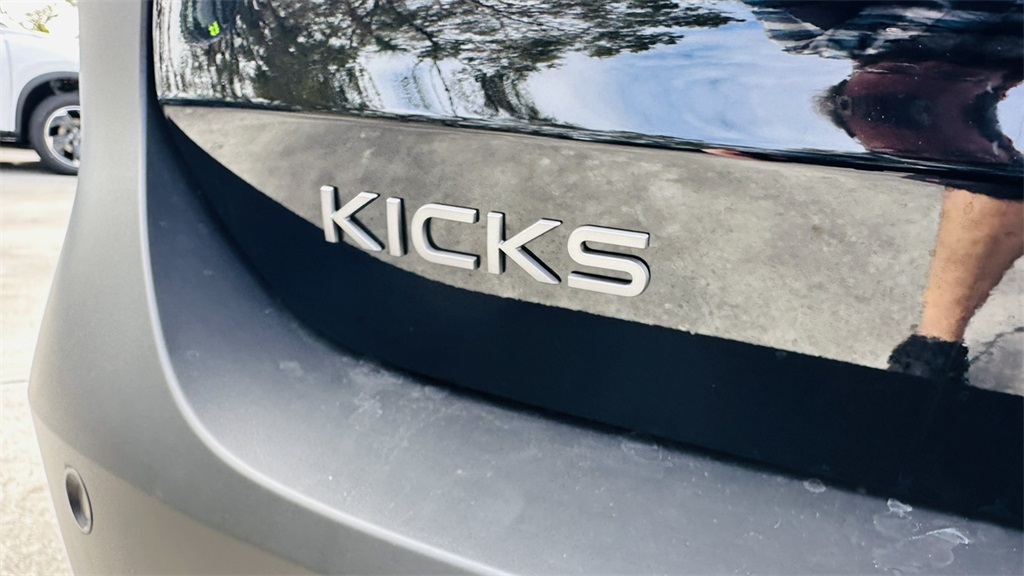 Vehicle image 27 of 30
